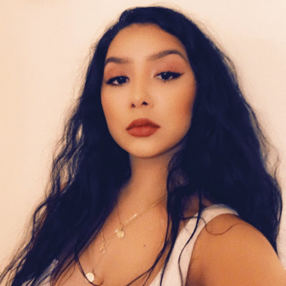 Meet your Posher, Elle - Picture 1 of 1